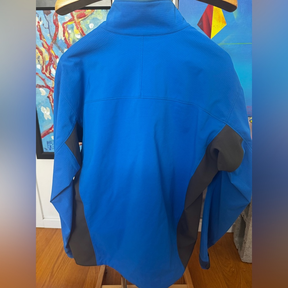 Arc'teryx Black and Blue Outdoor Jacket - Picture 4 of 4
